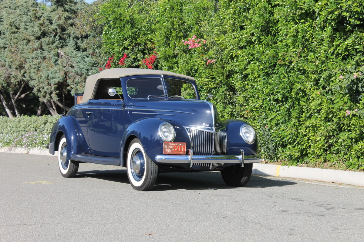1939 Ford Deluxe Convertible — photo 1
