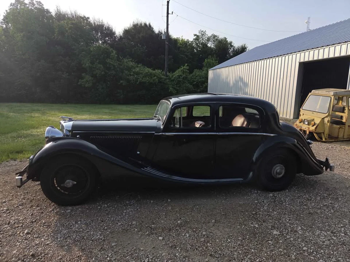 1948 Jaguar MKIV Saloon 3.5 Four Speed — photo 1