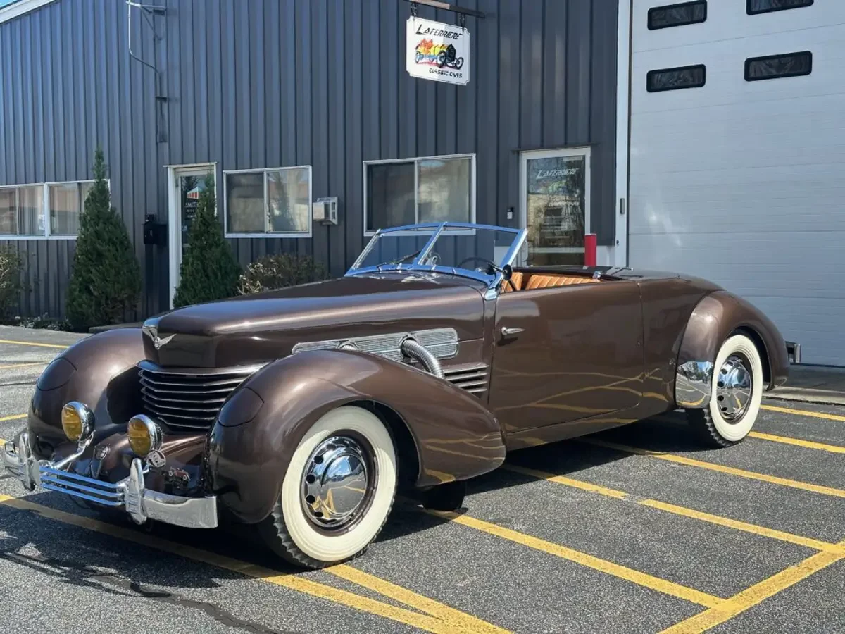 1937 Cord 812SC Cabriolet — photo 1