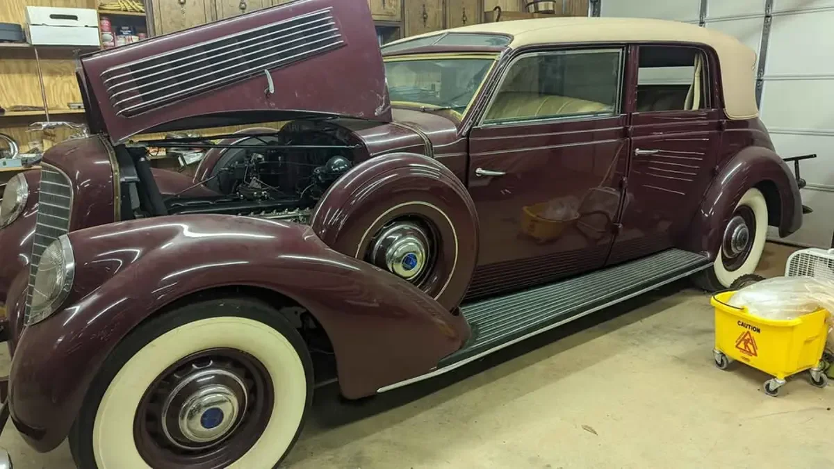1939 Lincoln Model K Brunn Touring Cabriolet — photo 1