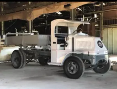 1918 Antique 5 1/2 Ton AC Mack Truck — thumbnail 2