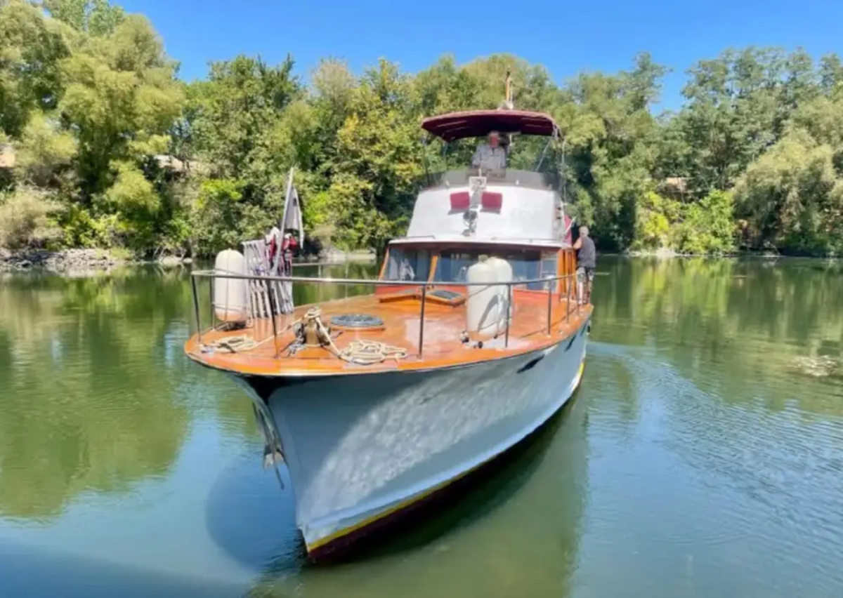 1960 Stephen's Brothers flybridge custom enclosed sedan — photo 1