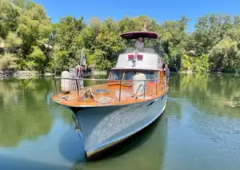 1960 Stephen's Brothers flybridge custom enclosed sedan — thumbnail 1