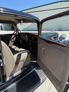 1932 Cadillac V12 Sedan — thumbnail 3