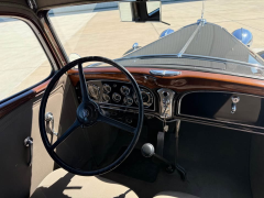 1932 Cadillac V12 Sedan — thumbnail 5