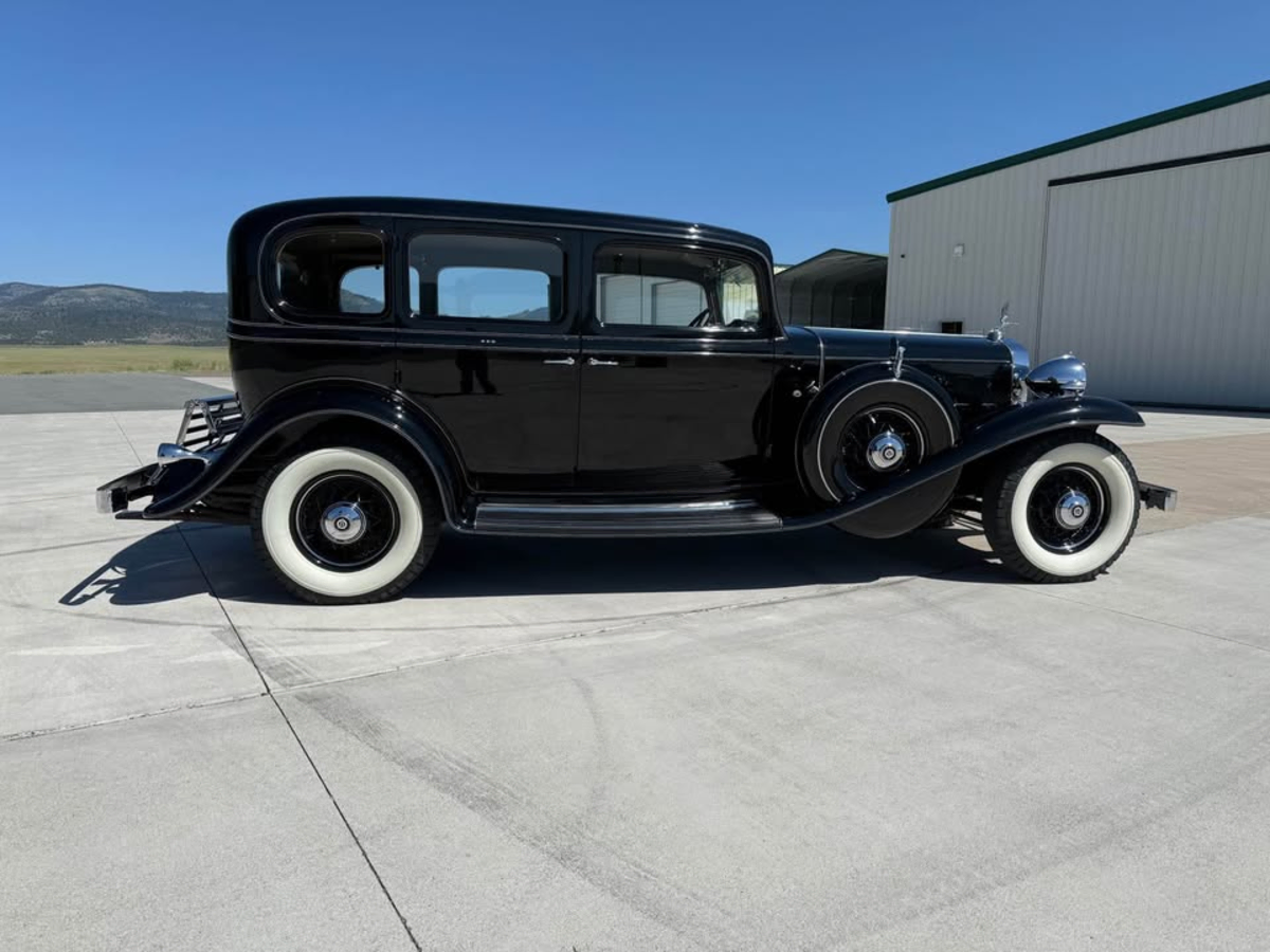 1932 Cadillac V12 Sedan — photo 1