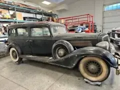 1935 Buick Series 90 Limousine — thumbnail 2
