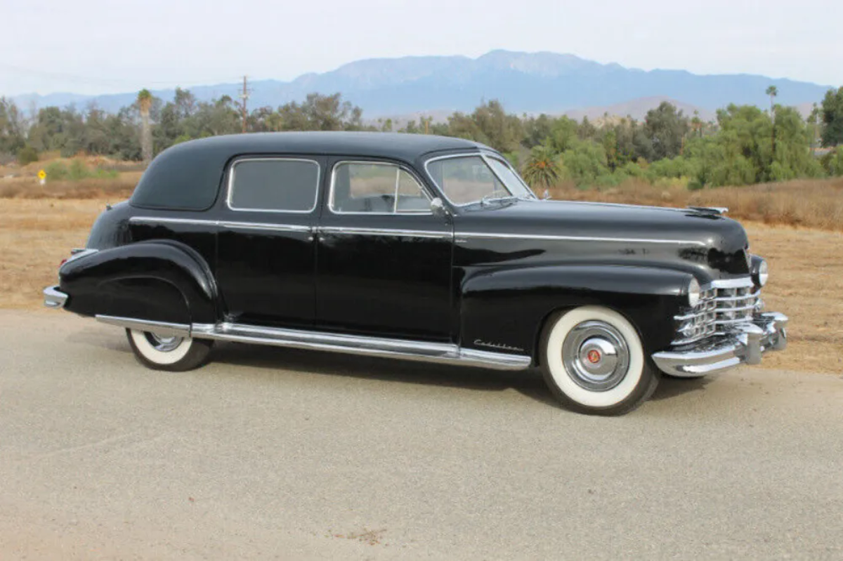 1947 Cadillac Series 75 Derham custom coachwork — photo 1