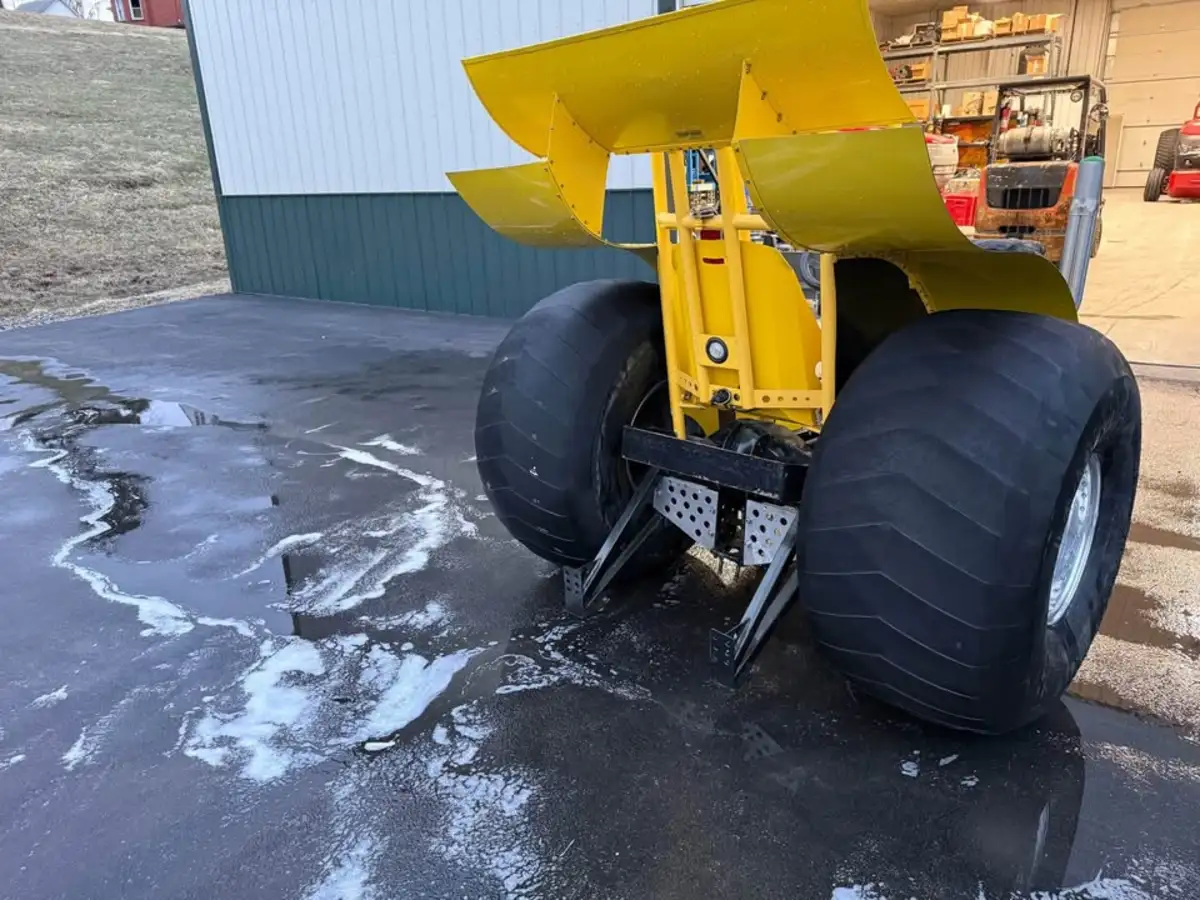 V8 Tractor Competition puller — photo 1