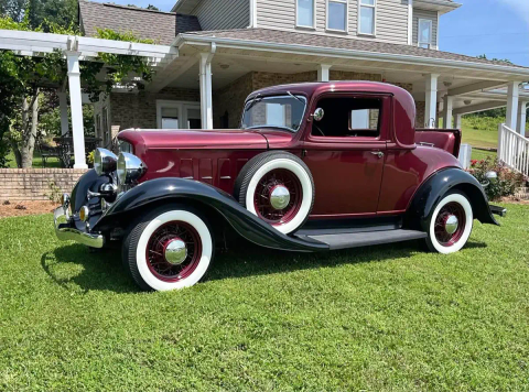 1933 REO Flying Cloud Coupe
