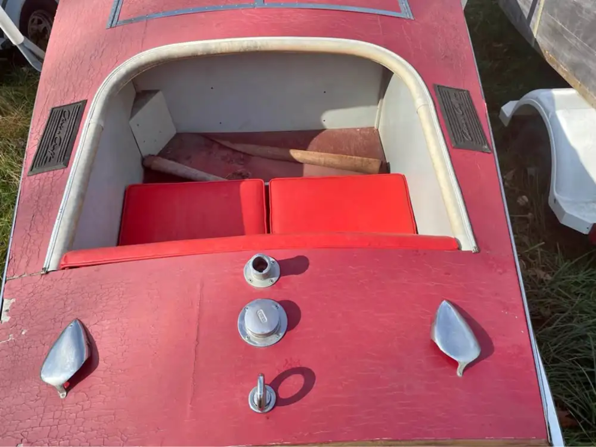 1947 Chris Craft 19 foot Red & White Racer Boat — photo 1