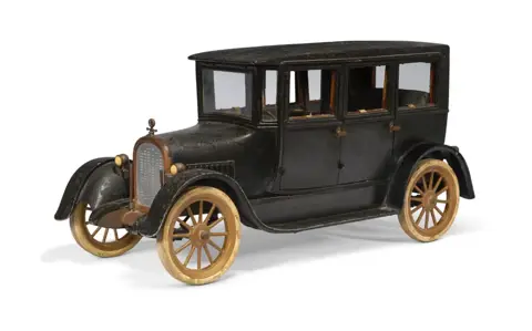 A SHOWROOM MODEL OF A 1926 CHRYSLER G-7 SERIES