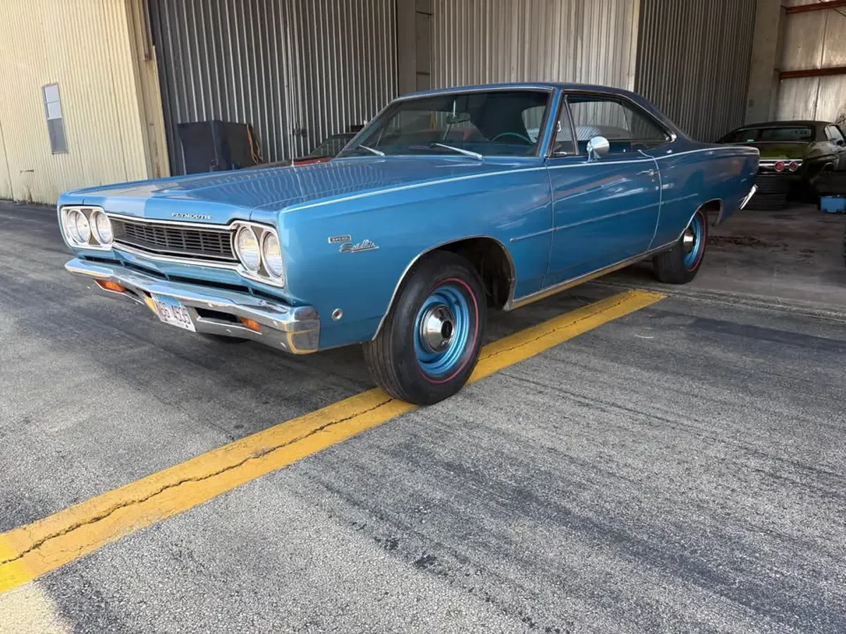 1968 Plymouth Sport Sattelite Buckets and Console — photo 1