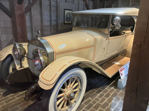 Locomobile Dual Cowl in Gilmore Museum